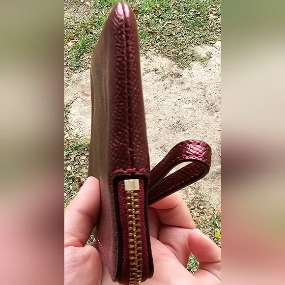 Coach Metallic Cherry Leather wristlet New without tags - Picture 15 of 16